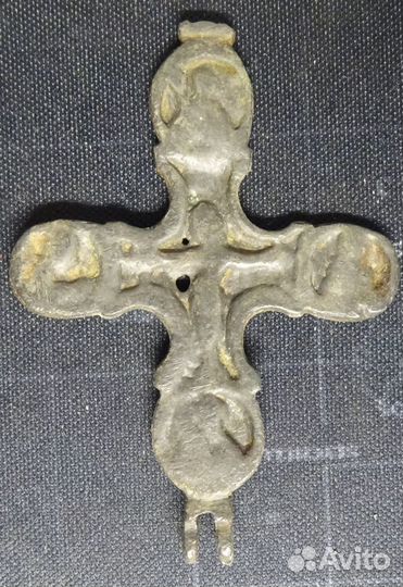 Крестик, часть створки энклопиона