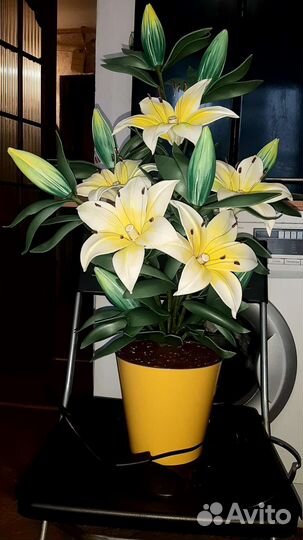 Лилия-светильник из изолона