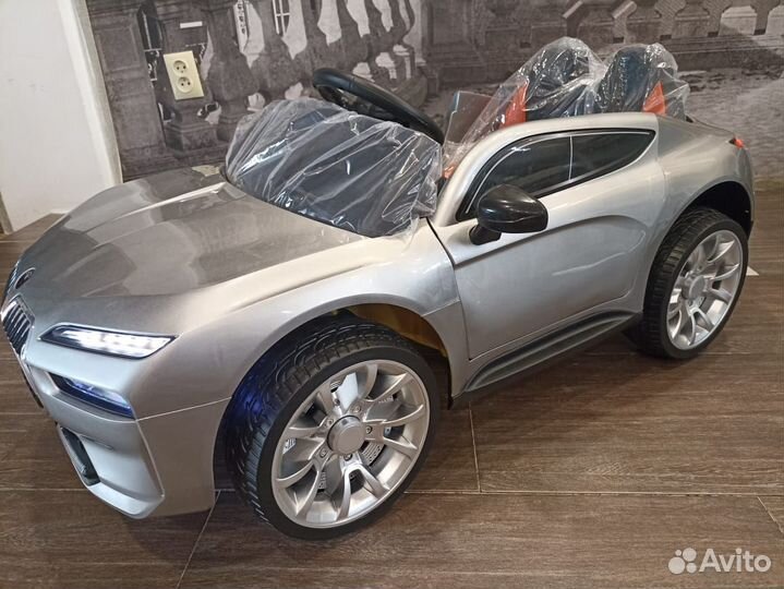 Новый электромобиль BMW I7 купе,4 вд, пульт