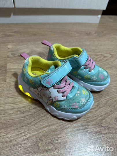 Кроссовки для девочки 23 размер