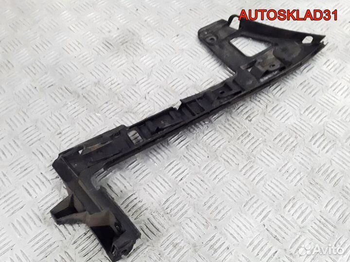 Направляющая заднего бампера левая VW Passat B6