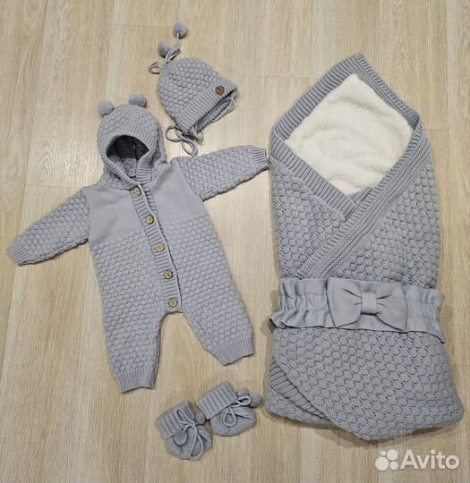 Вязаный комлект на выписку