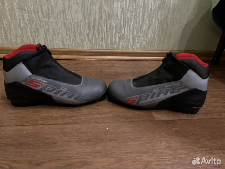 Лыжные ботинки