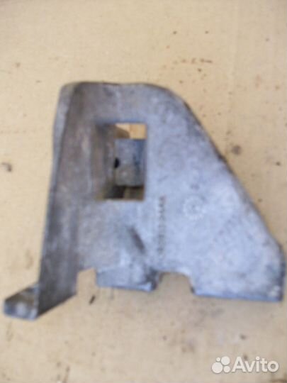 Крепление генератора тойота