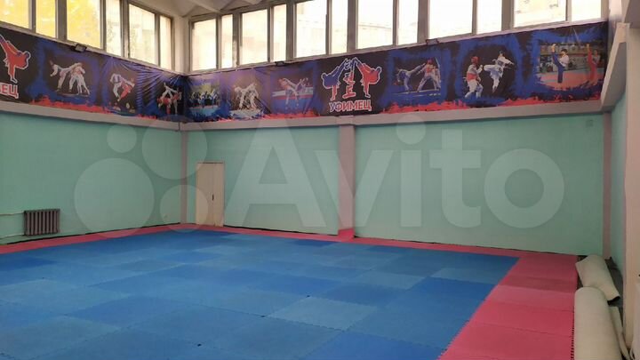 Спортивные залы, 50-100 м²