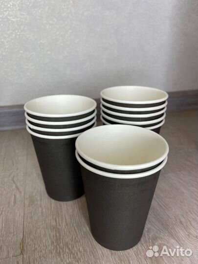 Одноразовые бумажные стаканы для кофе и чая