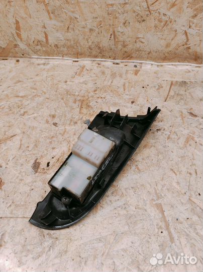 Блок управления стеклоподъемниками Nissan Almera