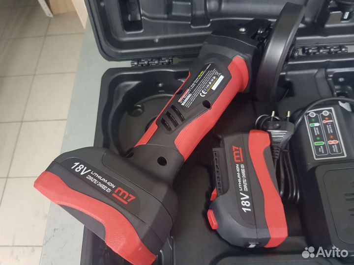 Аккумуляторная угловая шлифовальная машина (ушм)