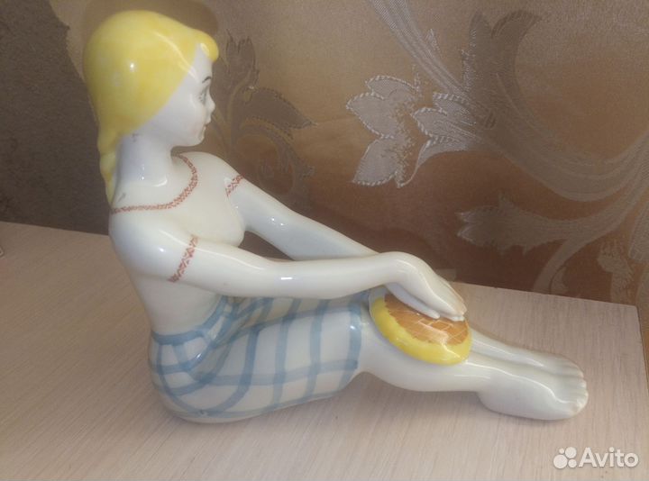 Статуэтка девушка с подсолнухом. СССР. Барановка