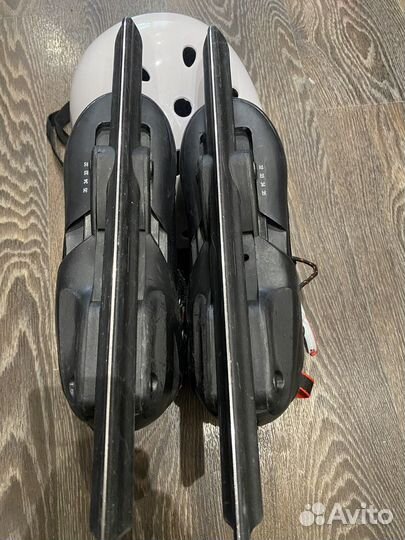 Горнолыжный шлем и коньки