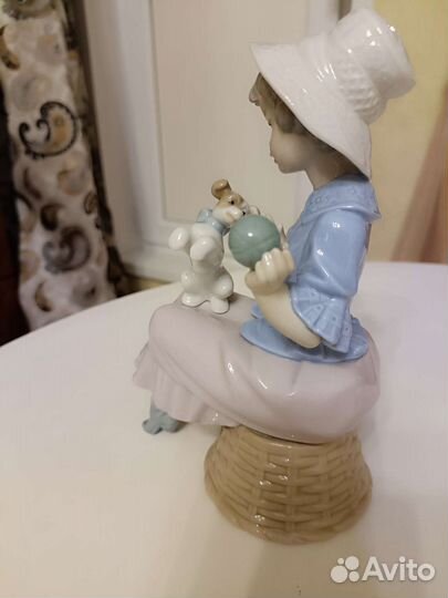 Фарфоровая статуэтка Nao by Lladro