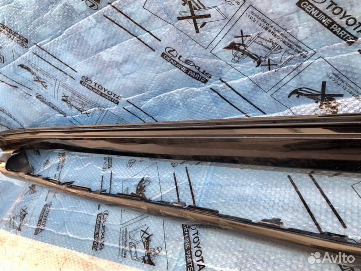 Накладка подножки правая Toyota Lc 200 2012-2020