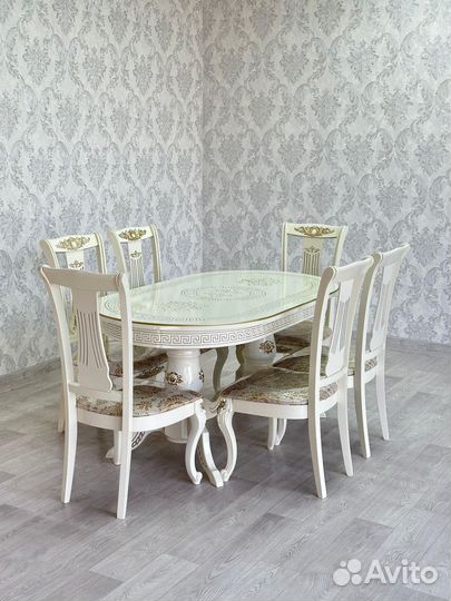 Стол и стулья