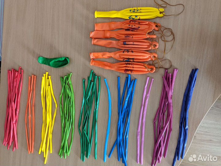 Цветная бумага, шарики, фигурные ножницы, глиттер