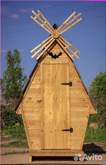 Уличный туалет деревянный