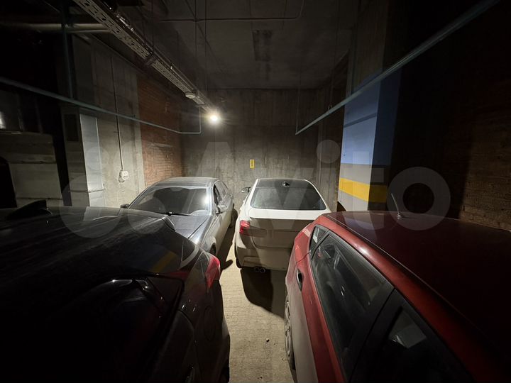 Машиноместо, 13 м²