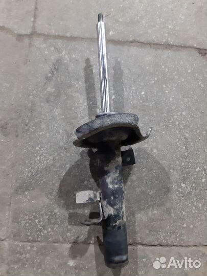 Стойка амортизатора передняя левая ford focus 3