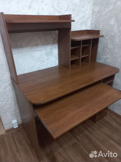Стол компьютерный