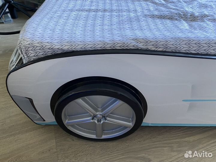 Кровать машинка с ортопедическим матрасом