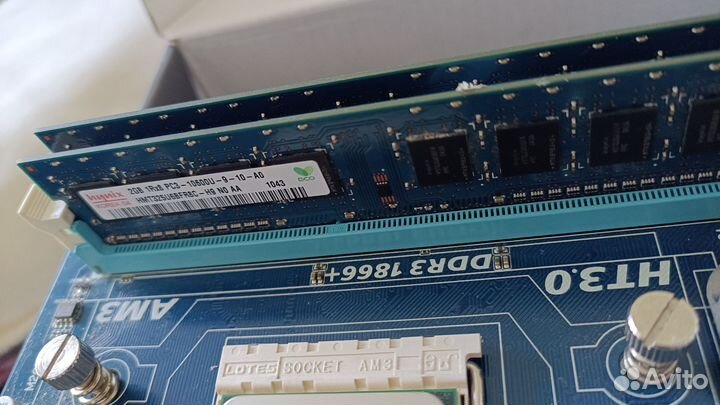 Материнская плата с процессором и памятью