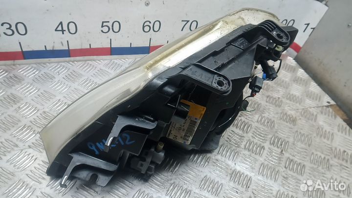 Фара правая Nissan Navara