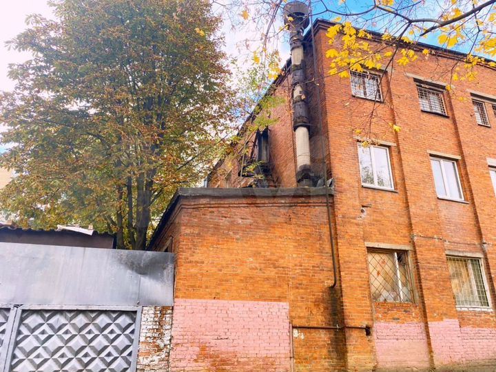 Нежилое здание 1651,4 м²