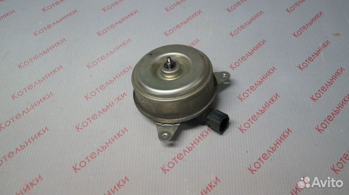 Nissan 21487-8H300 Моторчик вентилятора охлаждения