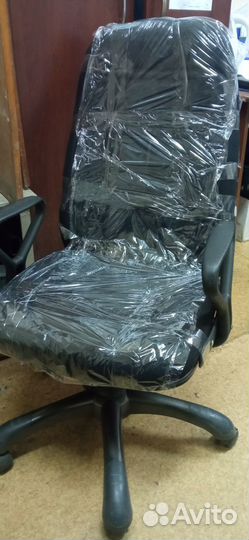 Офисное кресло руководителя