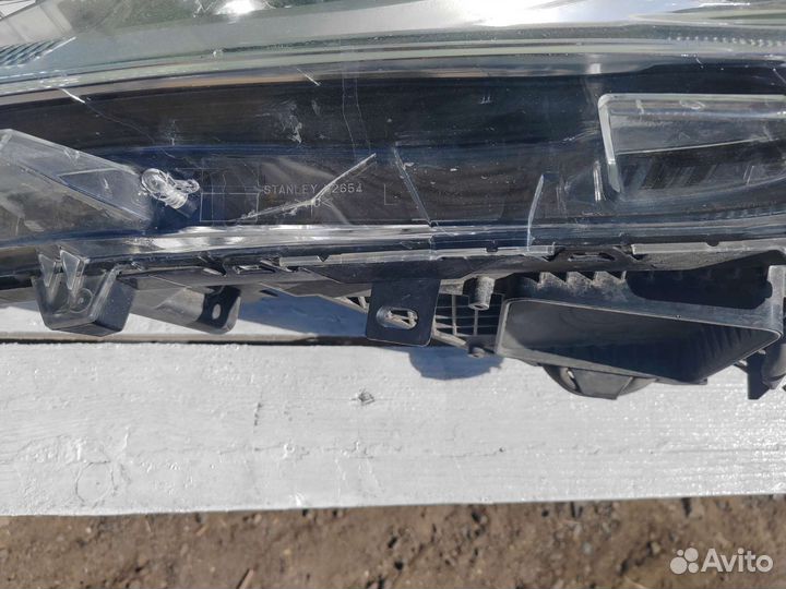 Фара митсубиси паджеро спорт 3