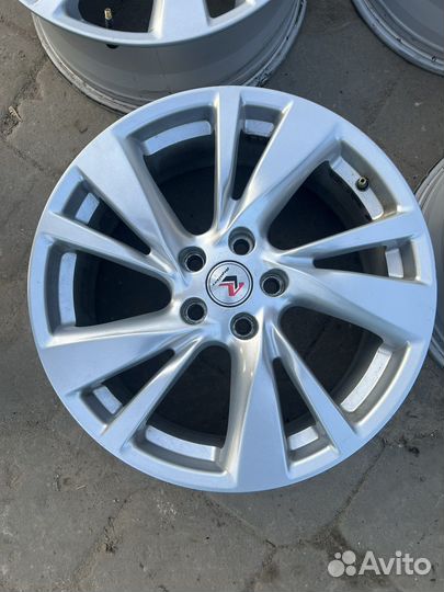 Литые диски R18 Nissan
