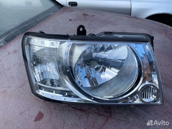 Фара Nissan Patrol Y61 2004-2010