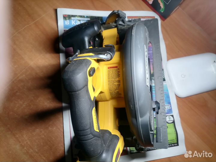 Дисковая пила DeWalt dcs575 60v