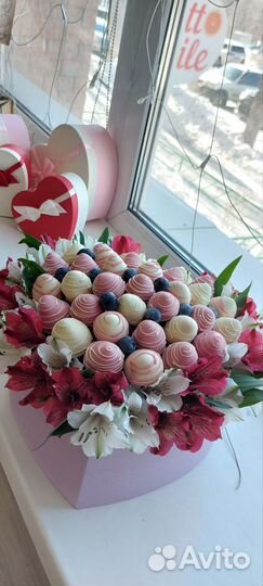 Клубника в шоколаде букеты