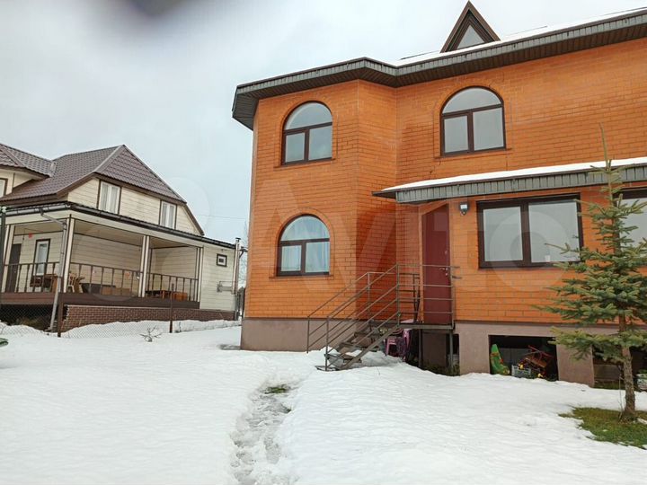 Дом 172 м² на участке 5,5 сот.