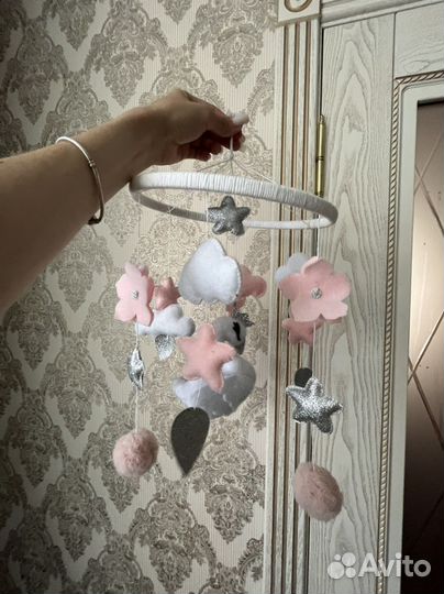 Детский мобиль в кроватку из фетра