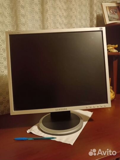 Монитор Samsung ls19hapasq,отдам клавиатуру