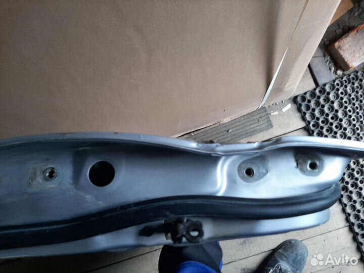 Левая дверь