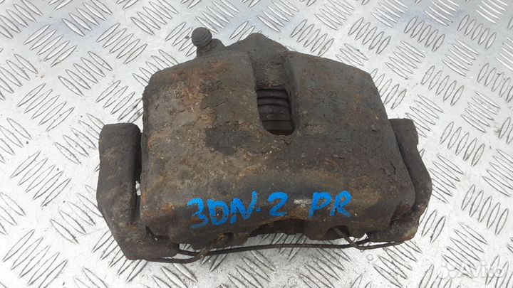 Суппорт передний правый Volkswagen Touran 2005