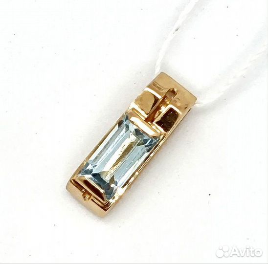 Золотая подвеска с камнем
