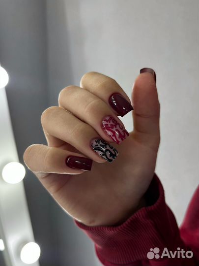 Маникюр и педикюр