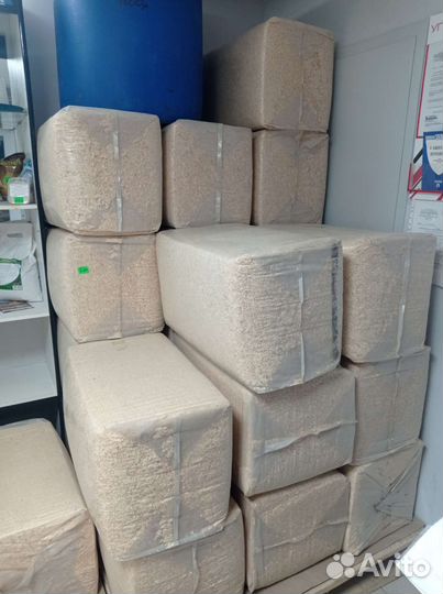 Опилки стружка в брикетах для подложки животным