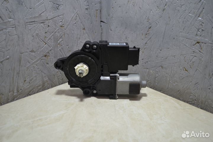 Моторчик стеклоподьемника задний левый Kia Ceed 2