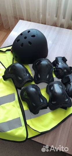 Шлем и защита для роликов новое