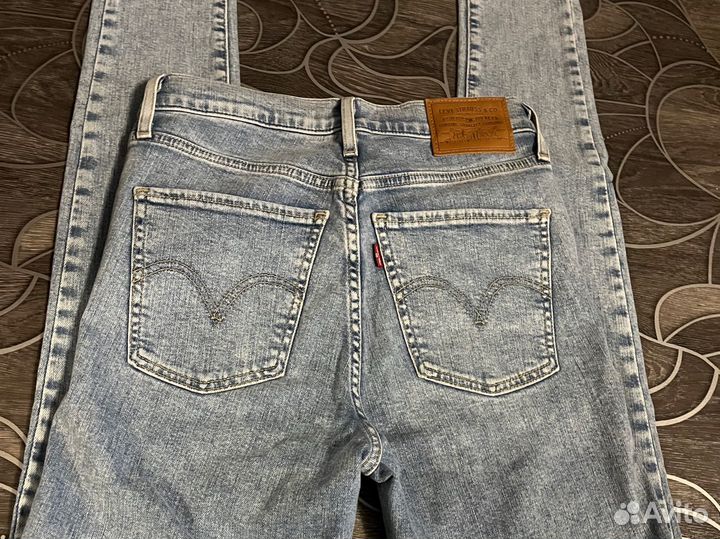 Джинсы levis