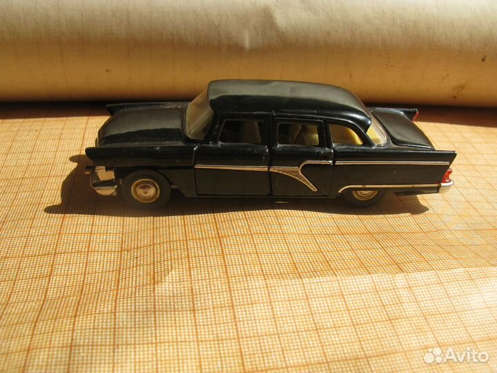 Машинки сувенирные 1:43 СССР Газ 13 Чайка