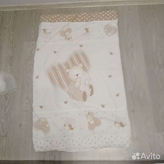 Бортики в кроватку с балдахином