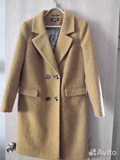 Продаю женское пальто