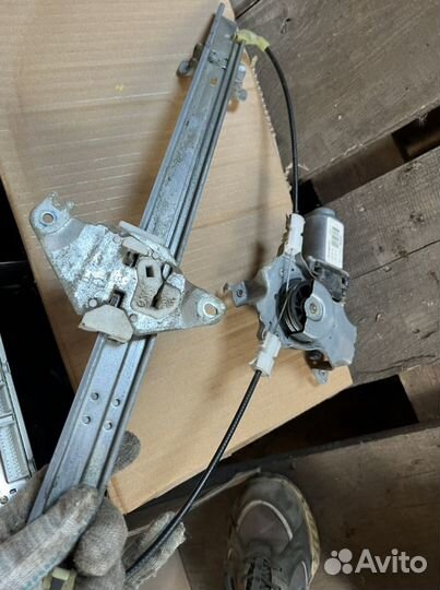 Стеклоподъемник задний nissan Primera P12