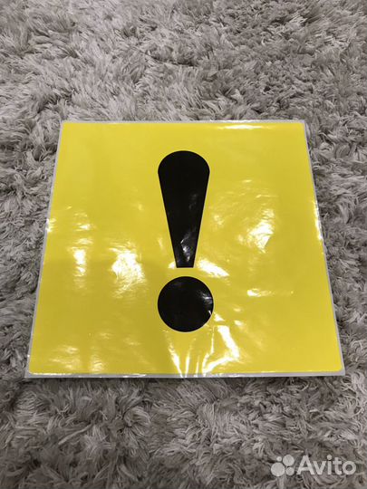 Восклицательный знак, наклейка