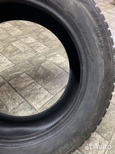 Bridgestone Blizzak DM-V3 225/60 R17